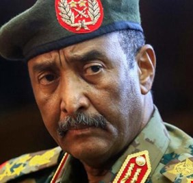 الجنرال البرهان يحاول التراجع والتفاوض، والمدنيون يرفضون، ويصرّون على إرساله الى المحكمة الجنائية الدولية!