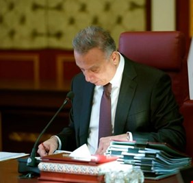 الطائرات المفخخة .. تفشل بمنع الكاظمي عن اداء مهامه الحكومية