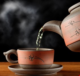 لماذا لا ينصح بشرب الشاي الحار؟