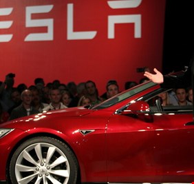 ماسك يبيع المزيد من أسهمه في 