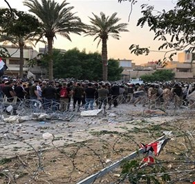 متظاهرو الخضراء .. لغة متردية وشعارات هابطة وهتافات  لا تليق بفرسان الحشد الميامين