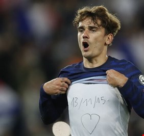 لفتة إنسانية رائعة.. غريزمان يحيي ذكرى أليمة بدلا من الاحتفال بكسر الرقم القياسي لبلاتيني