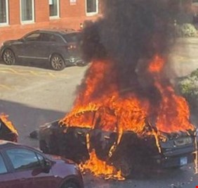 الشرطة البريطانية: مقتل شخص بانفجار سيارة أمام مستشفى في ليفربول