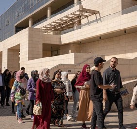 فوجئنا بالأمان .. هذا ما وصفه طلاب أفغان عن حياتهم الجديدة بالعراق