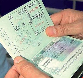 الكويت تمنع تجديد اقامات 100 أجنبي، بينهم عراقيون وايرانيون ولبنانيون يشتبه بانتمائهم ل
