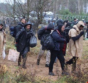 الخارجية العراقية تعلن تطورات في أزمة المهاجرين على حدود بولندا