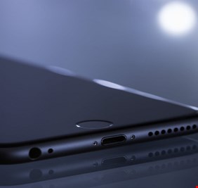 آيفون المستقبل؟! .. براءة اختراع تكشف عن 
