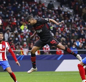 قصة خيالية لميسياس.. من عامل توصيل إلى بطل ميلان في دوري الأبطال