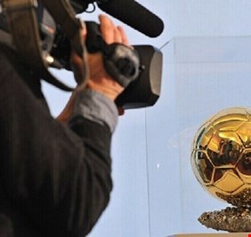 لاعب سابق يهنئ ميسي بفوزه بجائزة الكرة الذهبية