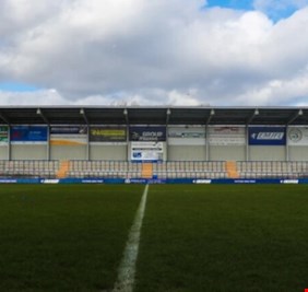 إيقاف مباراة مدة 10 دقائق لسبب طريف وموقف محرج لحكم المواجهة