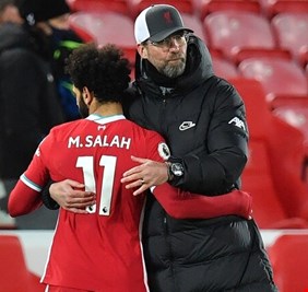 كلوب يرد بقوة على اتهامات نجمه صلاح بالأنانية