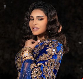على المسرح.. الفنانة أحلام تمتنع عن الغناء لتلبية رغبة طفل