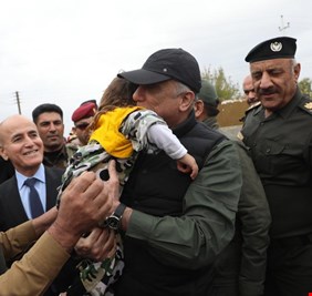 بالفيديو .. الكاظمي يزور قرية اللهيبان ويلتقي الاهالي ويستمع الى مشاكلهم