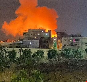 إنفجار مخيم البرج الشمالي للفلسطينيين في جنوب لبنان بين تفجير مخازن سلاح حماس واسطوانات الغاز !