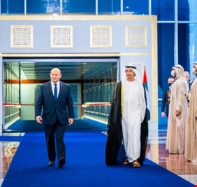 بالفيديو .. رئيس وزراء (اسرائيل) في أبو ظبي اليوم