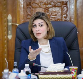 وزيرة في حكومة الكاظمي تكشف عن عدد العالقين في حدود بيلاروسيا