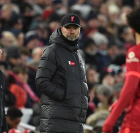 بعد خروج صلاح غاضبا.. كلوب يوضح