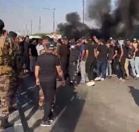 اشتباكات بالايدي بين أمن الحشد ومتظاهري الكتل المعترضة قرب الخضراء