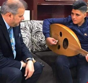 كرار نوري يغادر بسطة الخضار إلى فرقة الموهوبين.. عزف وغناء