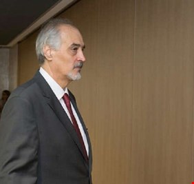 الجعفري: لا شك في أن قطر تعرقل مشاركة سوريا في اجتماعات الجامعة العربية