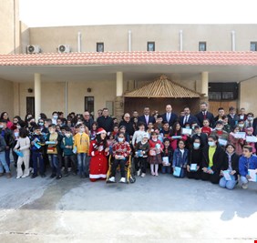 محافظ البنك المركزي العراقي ونائبه يشاركان المسيحيين احتفالاتهم بأعياد الميلاد