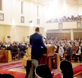 من كنيسة مار يوسف .. الكاظمي يدعو العراقيين الى الوقوف بوجه من يريد تسيير أوضاع البلاد  بالتهديد والسلاح