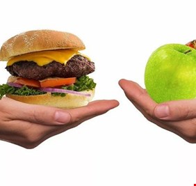خبراء يحددون الوقت المثالي لتناول الطعام