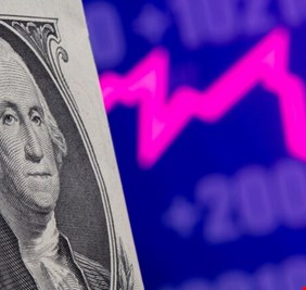 ارتفاع الدولار يطفئ بريق الذهب