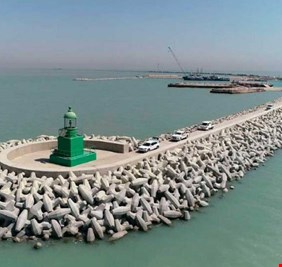 دايو الكورية تبدأ بنصب اربع وعشرين ركيزة أساسية لميناء الفاو