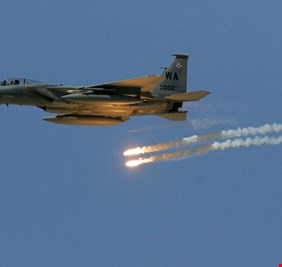 جنرال عراقي: نحتاج طائرات التحالف الدولي لضرب اوكار داعش في الحدود السورية