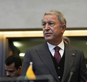 على حدود سوريا.. وزير الدفاع التركي يتحدث عن 