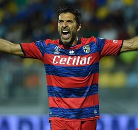 إصابة الأسطورة بوفون بفيروس كورونا