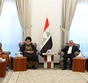 الصدر يعرض أمام الإطار خمسة مرشحين لرئاسة الوزراء.. ثلاثة منهم خرجوا من التنافس، وظل إثنان فقط.. فمن هما المرشحان ؟