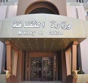 (المتنبي بإنتظاركم ) شعار النداء الموجه للصحفيين والأدباء والفنانين للتظاهر غداً الجمعة ضد إجراءات وزارة الثقافة