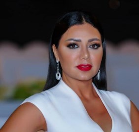 رانيا يوسف تعلق على حلق شيرين لشعرها بعد الطلاق.. ماذا قالت؟