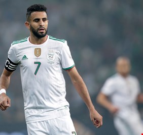 محرز يهاجم الأندية الأوروبية