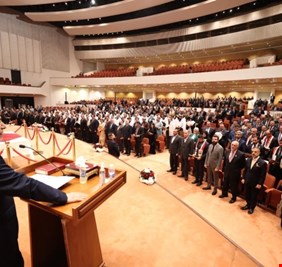 نائب يكشف تفاصيل جديدة بشأن احداث جلسة البرلمان الأولى