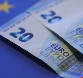 منطقة اليورو تسجل عجزا في ميزانها التجاري