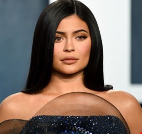 كايلي جينر ... أول امرأة تصل إلى 300 مليون متابع على 