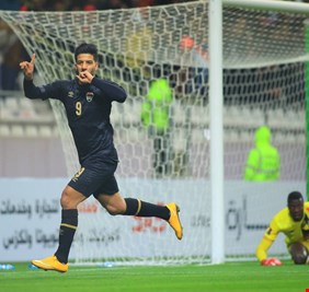 العراق يهزم أوغندا ودياً بمقصية علاء عباس