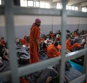 (العراق اليوم) يحصل على فيديو لعملية القاء القبض على عشرات السجناء الدواعش الهاربين من معتقل الحسكة السوري