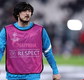 باير ليفركوزن يتعاقد مع المهاجم الإيراني آزمون