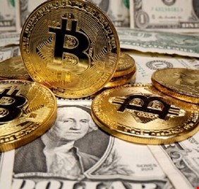 بيتكوين تكسر حاجز الـ 34 ألف دولار نزولاً