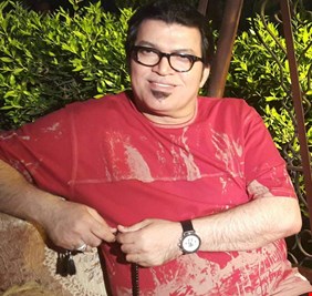 الفنان عبد فلك مهدد بفقدان عينيه فأين الدولة منه