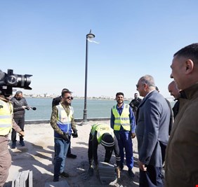 الكاظمي وسط المواطنين في البصرة ..  صور تعبر عن عمق العلاقة بينه وبين الناس