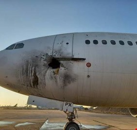 الطائرة المتضررة من القصف بالصواريخ ( عراقية) .. والخطوط الجوية العراقية تعلن استمرار الرحلات الجوية