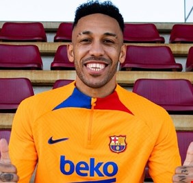 كيف تمكن برشلونة من التعاقد مع أوباميانغ بعد إقفال سوق الانتقالات؟