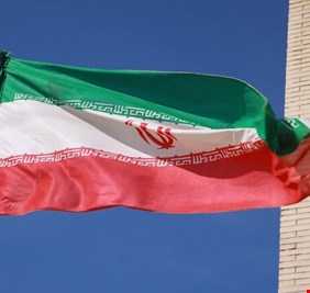 واشنطن تعيد إعفاءات على برنامج إيران النووي السلمي بعد أن ألغتها إبان حكم ترامب