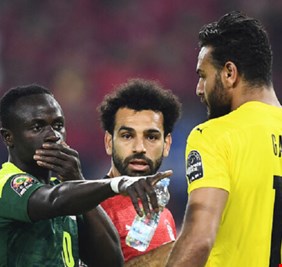 ماني يكشف تفاصيل لقطته الشهيرة مع صلاح وأبو جبل في أمم إفريقيا