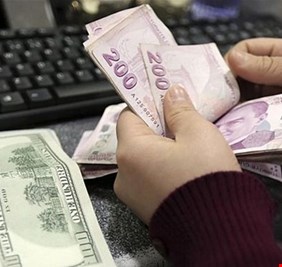 أزمة روسيا – أوكرانيا تهوي بالليرة التركية لمستويات قياسية